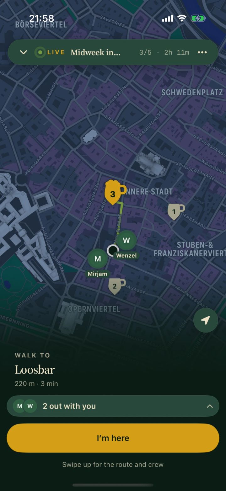 Beisl during a live crawl at night: the route on a dark map, two friends close by and the walk to the next bar, Loosbar, 220 m away.